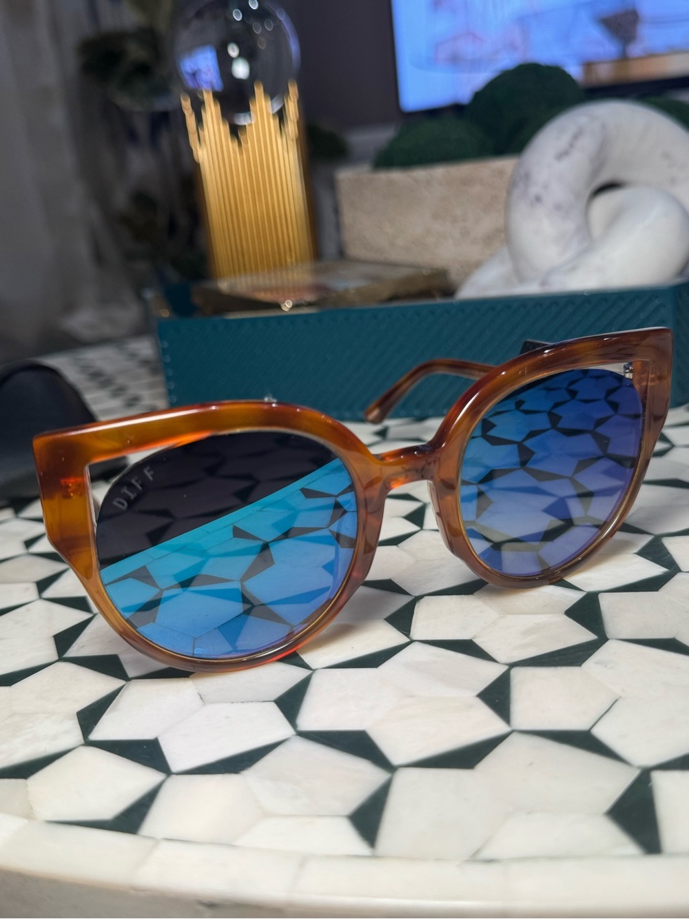 Diff Eyewear Tortoiseshell Frame Sunglasses with Blue Mirrored Lenses - Picture 7 of 11